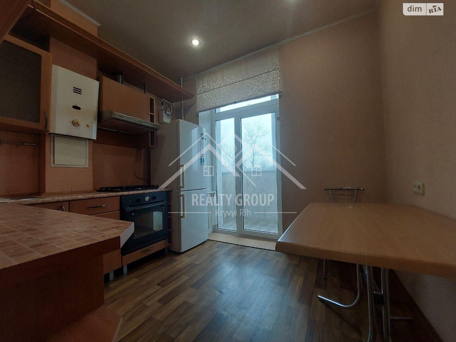Продажа трехкомнатной квартиры в Кривом Роге, на просп. Поштовый, район Центрально-Городской фото 1 Продажа трехкомнатной квартиры в Кривом Роге, на просп. Поштовый, район Центрально-Городской фото 1