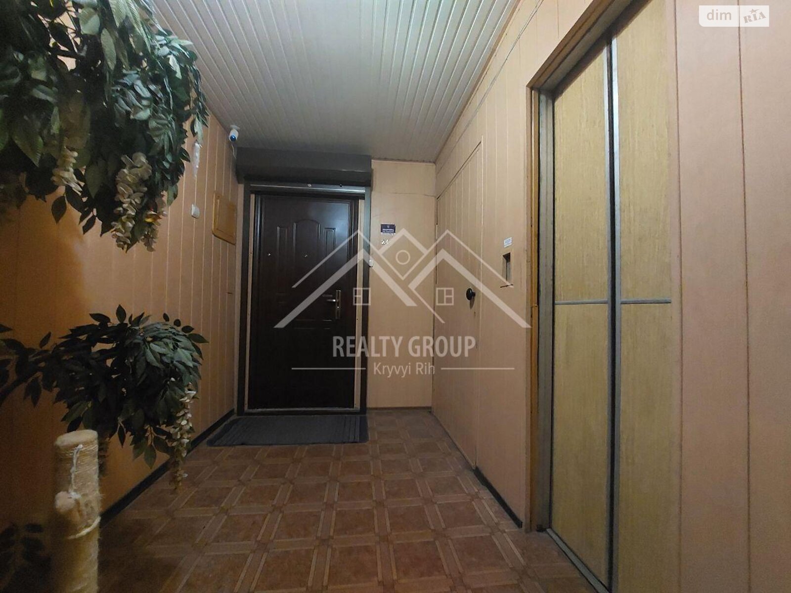 Продажа трехкомнатной квартиры в Кривом Роге, на просп. Поштовый, район Центрально-Городской фото 1 Продажа трехкомнатной квартиры в Кривом Роге, на просп. Поштовый, район Центрально-Городской фото 1