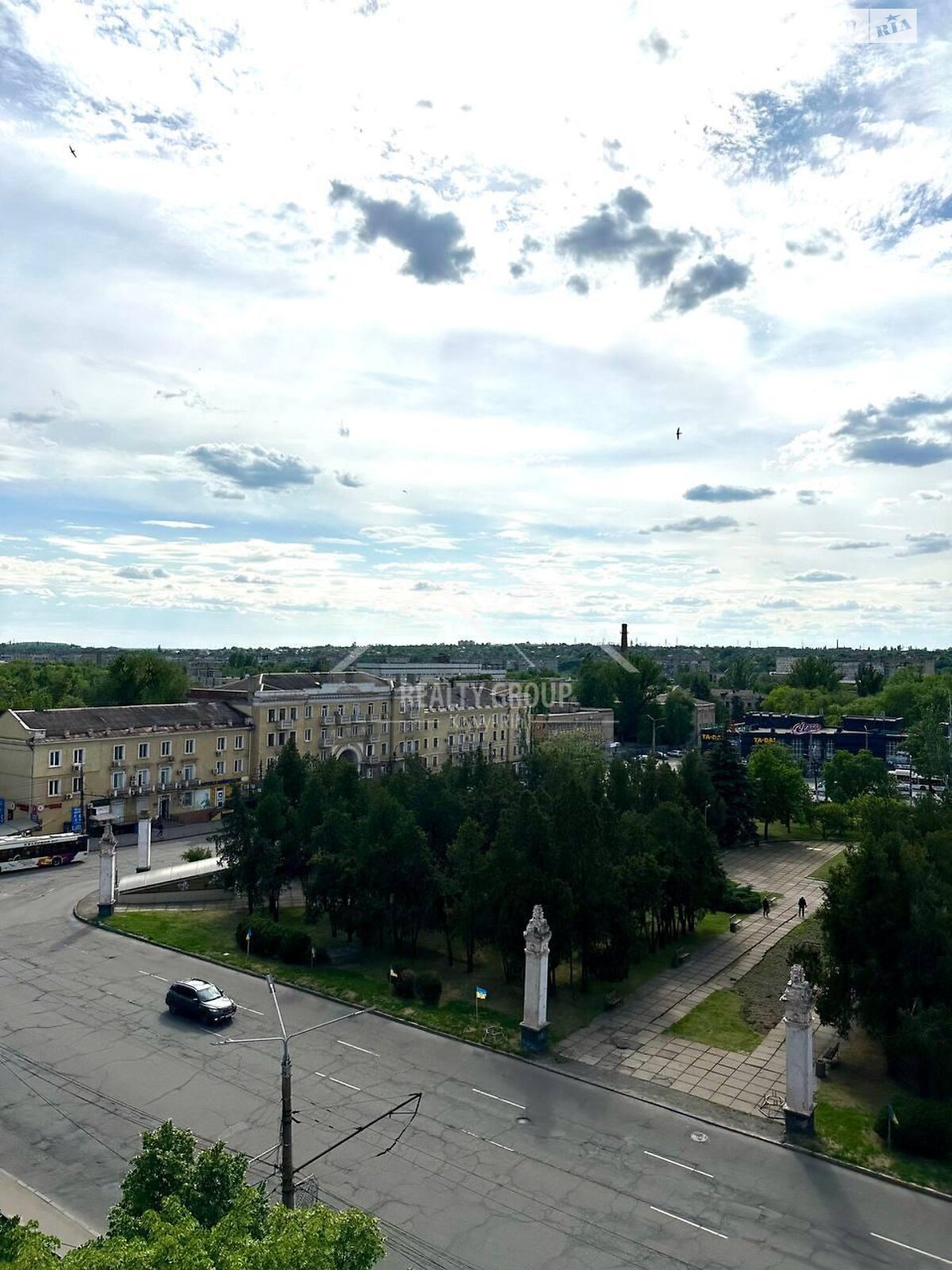 Продажа трехкомнатной квартиры в Кривом Роге, на просп. Поштовый, район Центрально-Городской фото 1 Продажа трехкомнатной квартиры в Кривом Роге, на просп. Поштовый, район Центрально-Городской фото 1