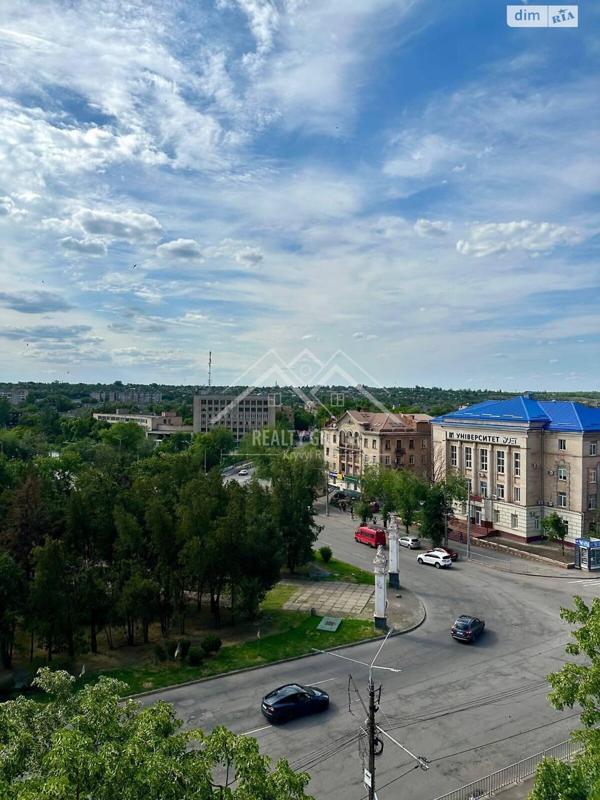 Продажа трехкомнатной квартиры в Кривом Роге, на просп. Поштовый, район Центрально-Городской фото 1 Продажа трехкомнатной квартиры в Кривом Роге, на просп. Поштовый, район Центрально-Городской фото 1