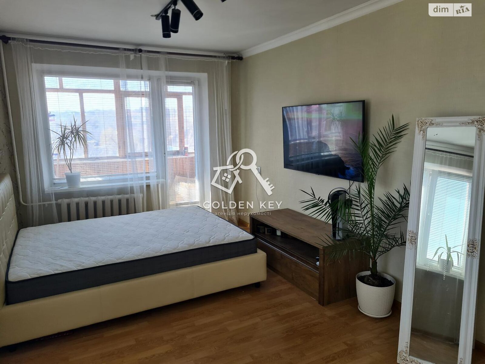 Продаж трикімнатної квартири в Кривому Розі, на вул. Свято-Миколаївська 10, район Центрально-Міський фото 1 Продаж трикімнатної квартири в Кривому Розі, на вул. Свято-Миколаївська 10, район Центрально-Міський фото 1