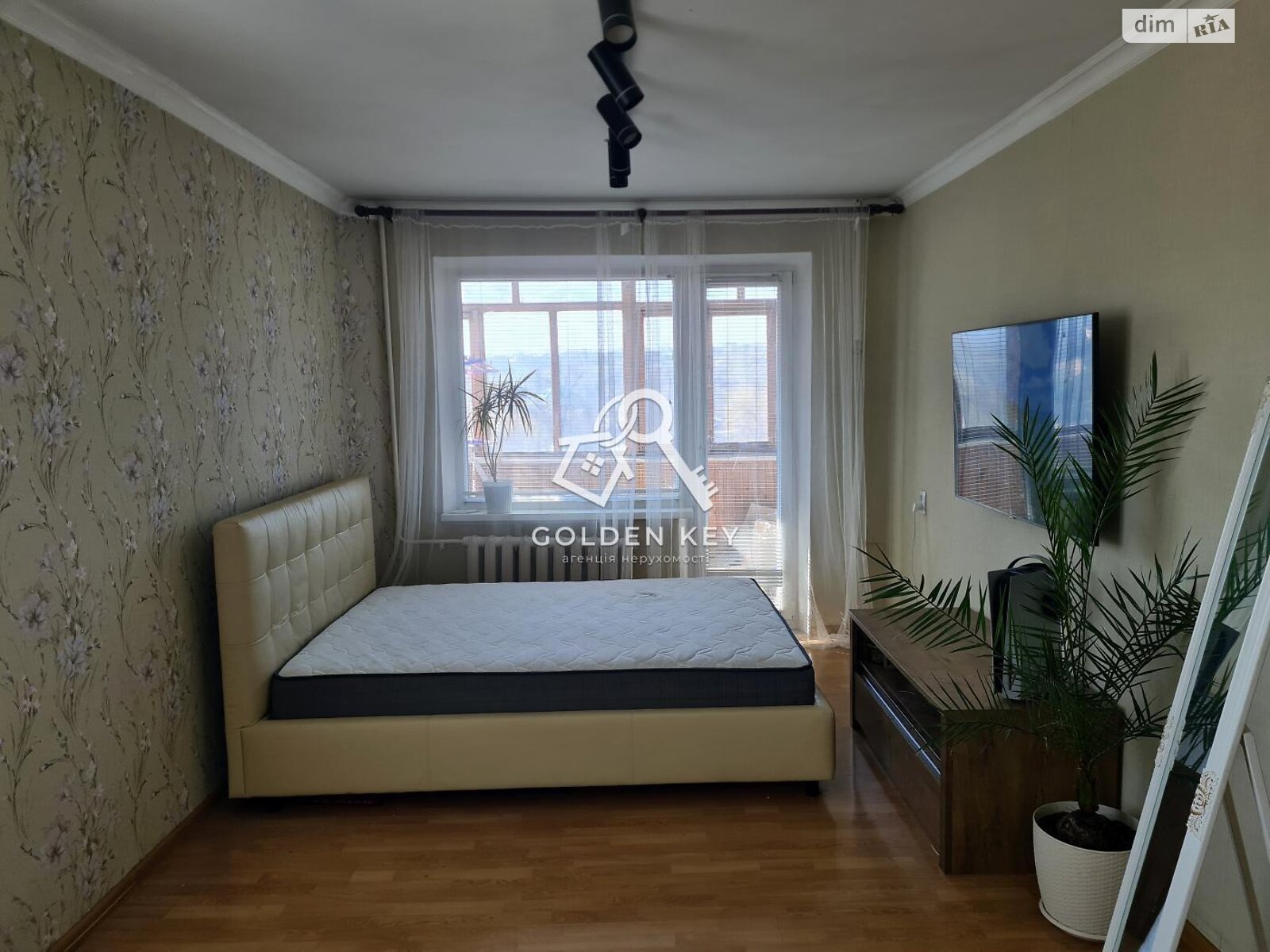 Продаж трикімнатної квартири в Кривому Розі, на вул. Свято-Миколаївська 10, район Центрально-Міський фото 1 Продаж трикімнатної квартири в Кривому Розі, на вул. Свято-Миколаївська 10, район Центрально-Міський фото 1