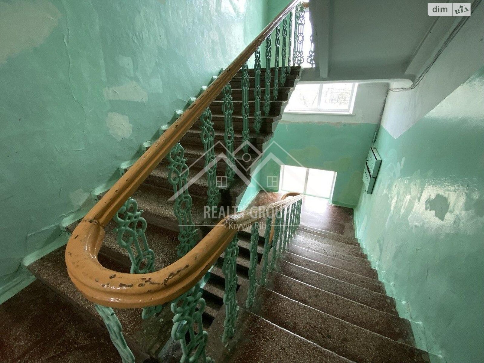 Продаж трикімнатної квартири в Кривому Розі, на вул. Свято-Миколаївська, район Центрально-Міський фото 1 Продаж трикімнатної квартири в Кривому Розі, на вул. Свято-Миколаївська, район Центрально-Міський фото 1