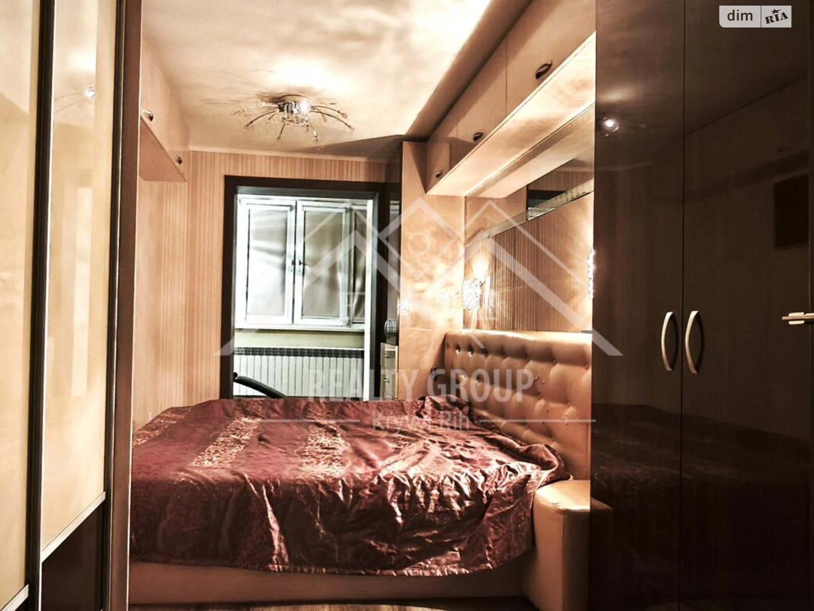 Продажа трехкомнатной квартиры в Кривом Роге, на ул. Украинская 1, район Центрально-Городской фото 1