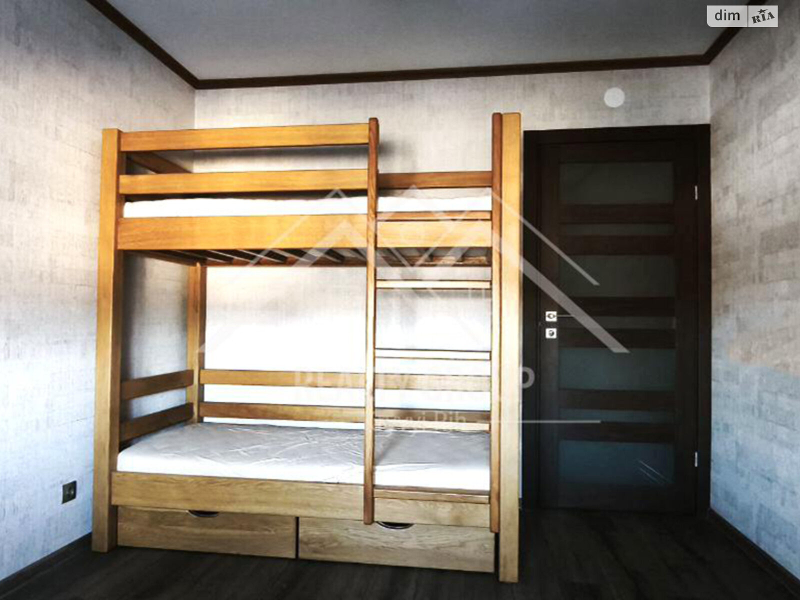 Продажа трехкомнатной квартиры в Кривом Роге, на ул. Украинская 1, район Центрально-Городской фото 1