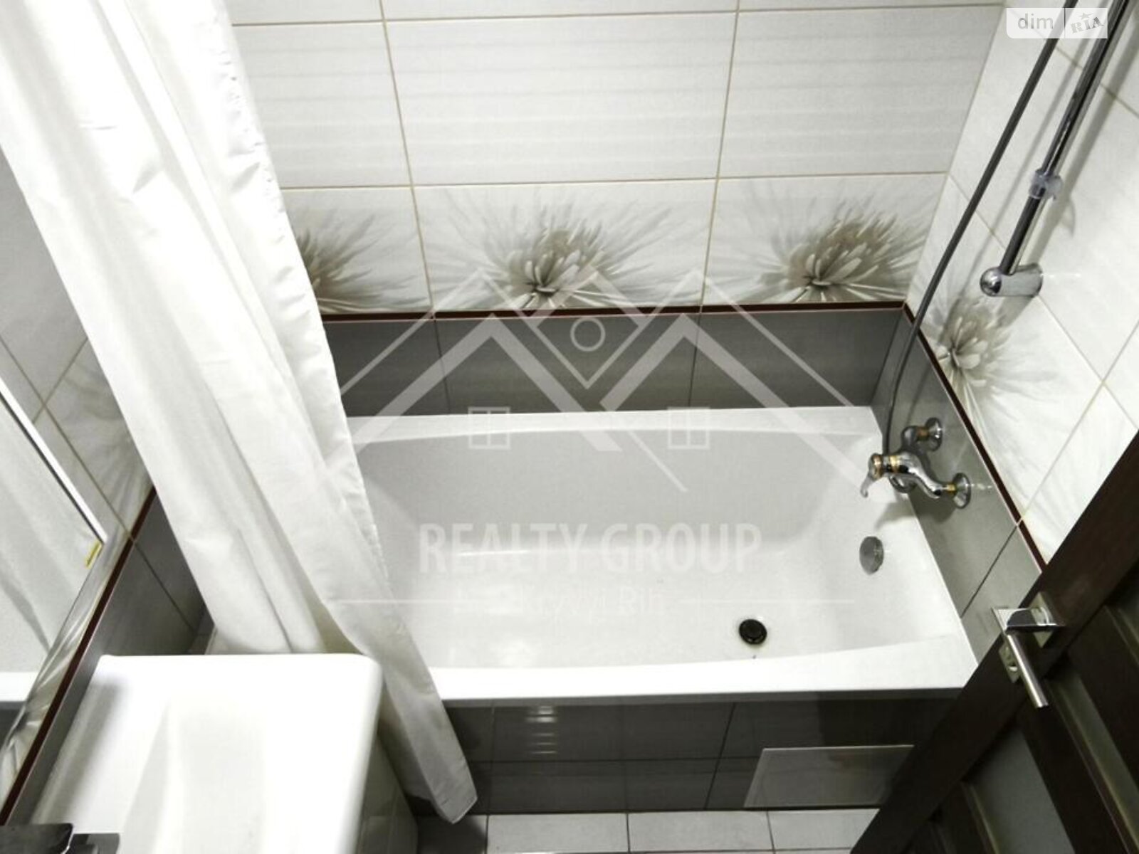 Продажа трехкомнатной квартиры в Кривом Роге, на ул. Украинская 1, район Центрально-Городской фото 1