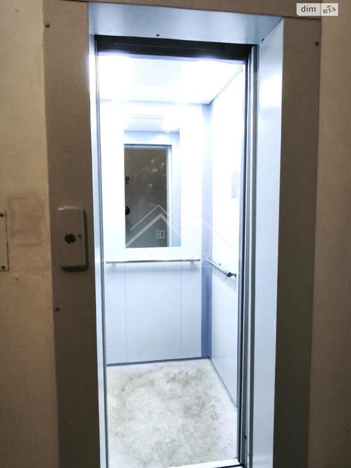 Продажа трехкомнатной квартиры в Кривом Роге, на ул. Украинская 1, район Центрально-Городской фото 1