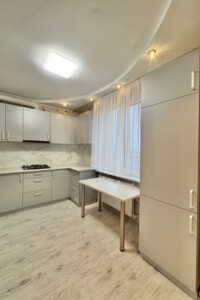 Продажа четырехкомнатной квартиры в Кривом Роге, на мкр. Всебратское-2, район Центрально-Городской фото 2