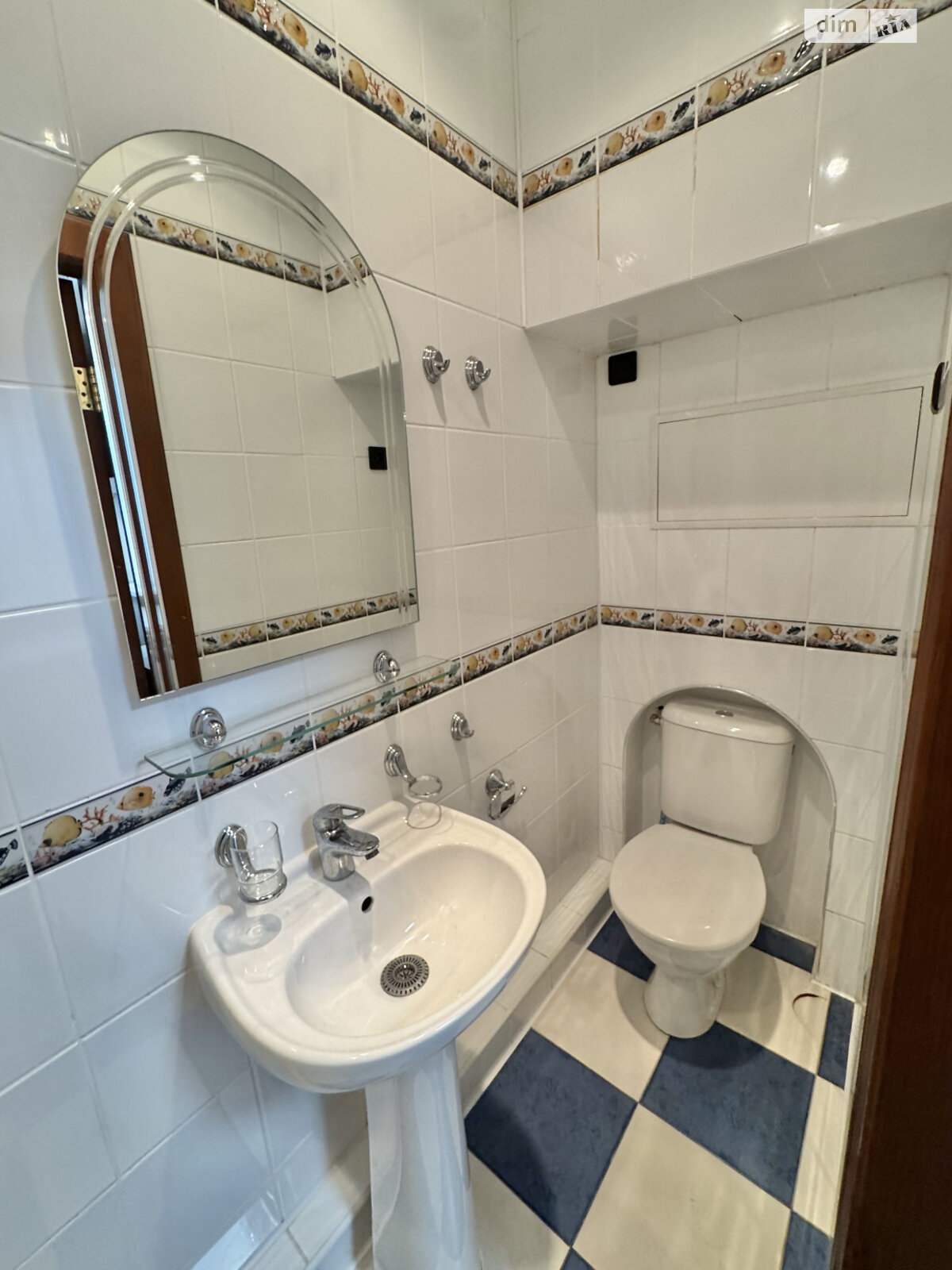 Продажа четырехкомнатной квартиры в Кривом Роге, на мкр. Всебратское-2, район Центрально-Городской фото 1