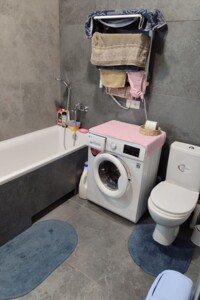 Продаж двокімнатної квартири в Кривому Розі, на вул. Комерційна 1, район Центрально-Міський фото 2