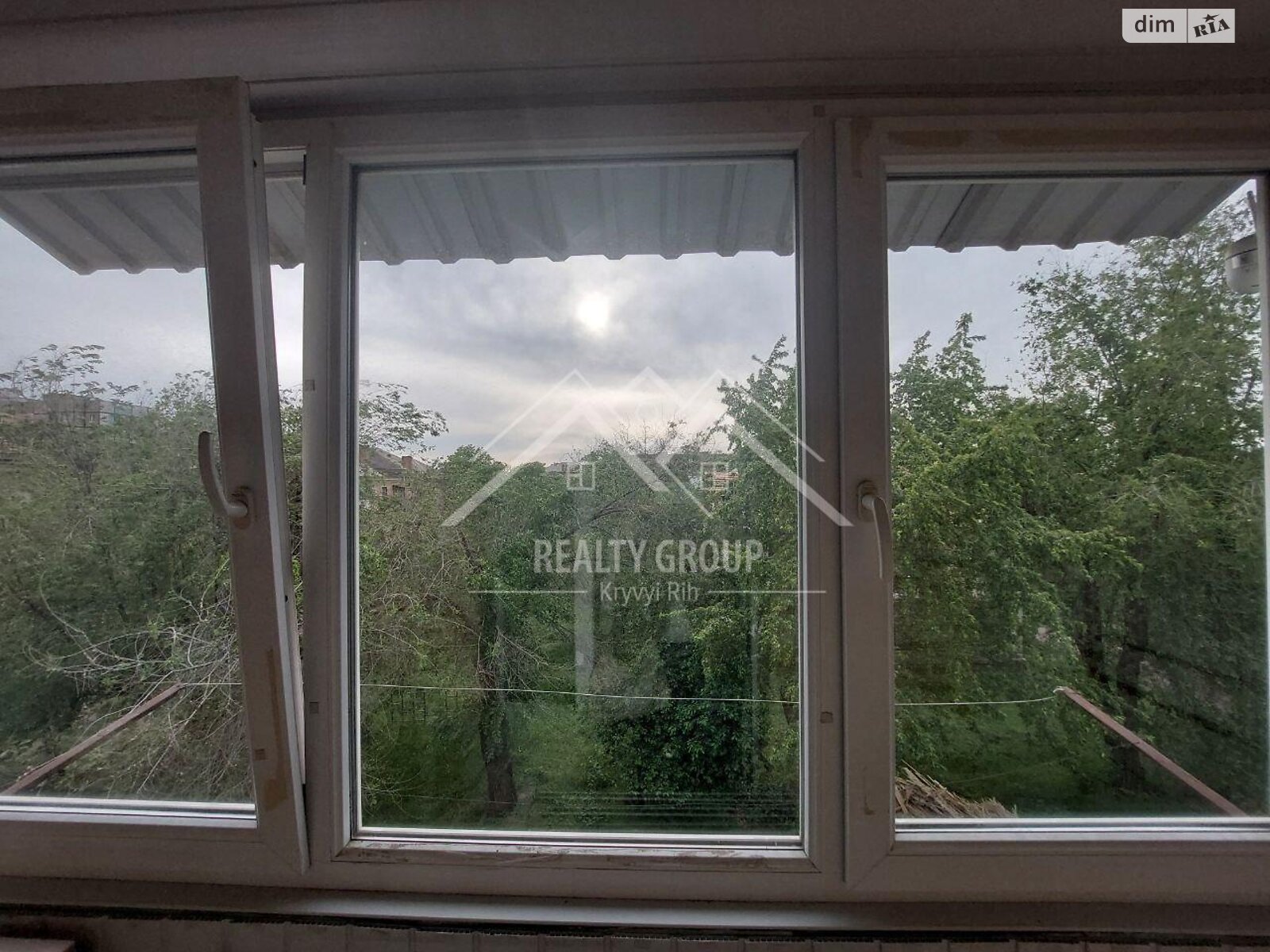 Продаж трикімнатної квартири в Кривому Розі, на вул. Ньютона, район Центрально-Міський фото 1 Продаж трикімнатної квартири в Кривому Розі, на вул. Ньютона, район Центрально-Міський фото 1