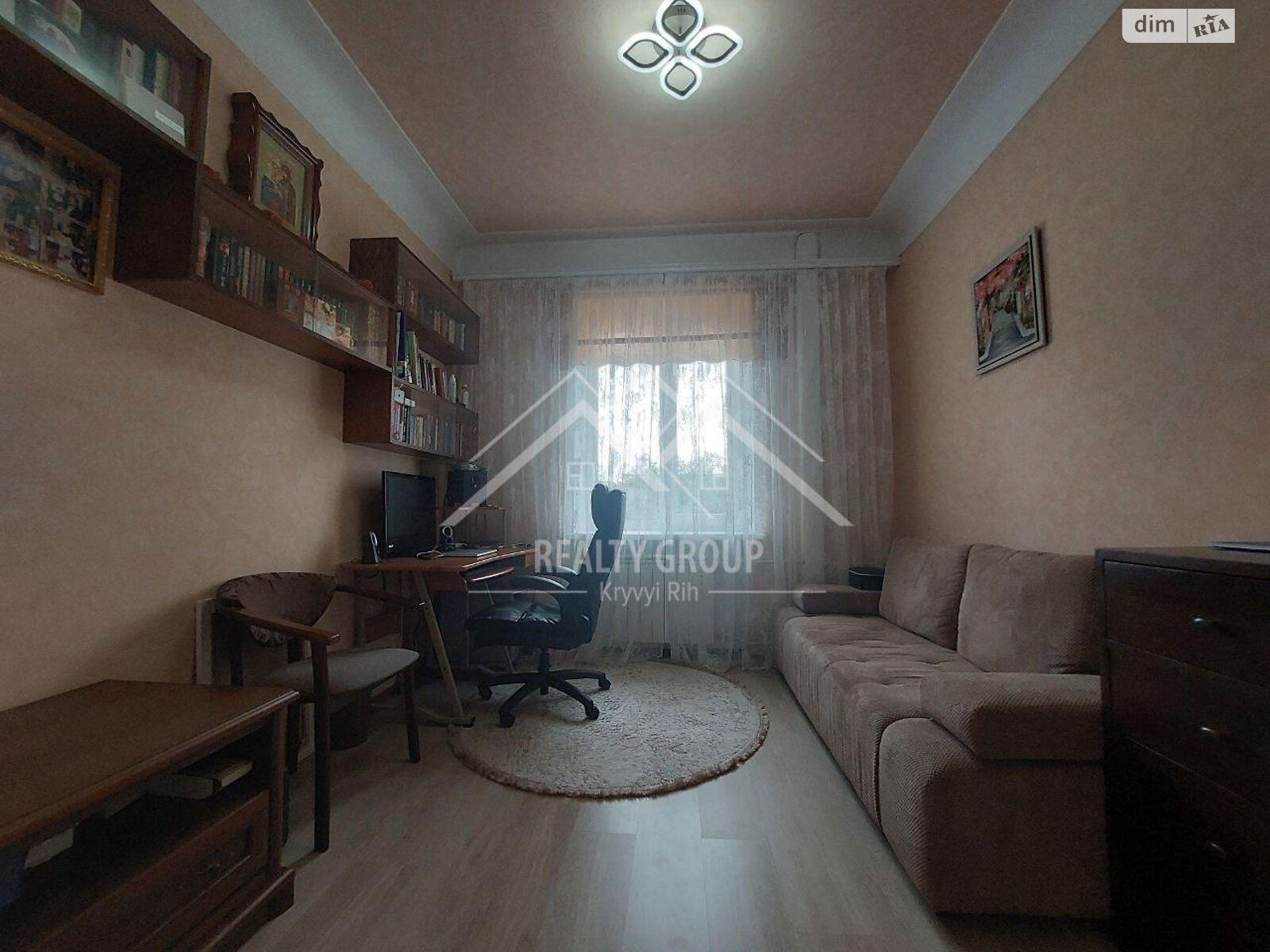 Продаж трикімнатної квартири в Кривому Розі, на вул. Ньютона, район Центрально-Міський фото 1 Продаж трикімнатної квартири в Кривому Розі, на вул. Ньютона, район Центрально-Міський фото 1