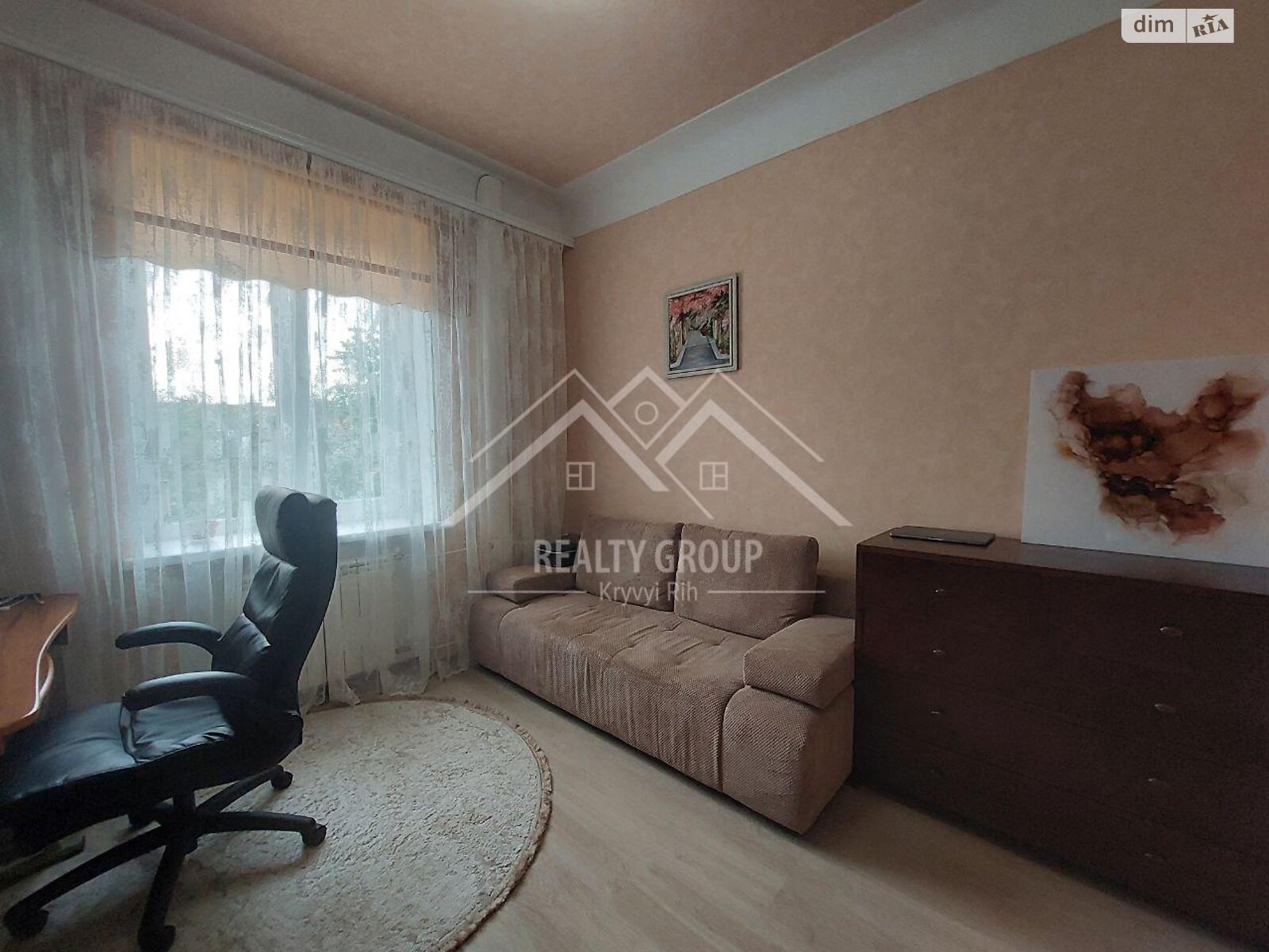 Продаж трикімнатної квартири в Кривому Розі, на вул. Ньютона, район Центрально-Міський фото 1 Продаж трикімнатної квартири в Кривому Розі, на вул. Ньютона, район Центрально-Міський фото 1