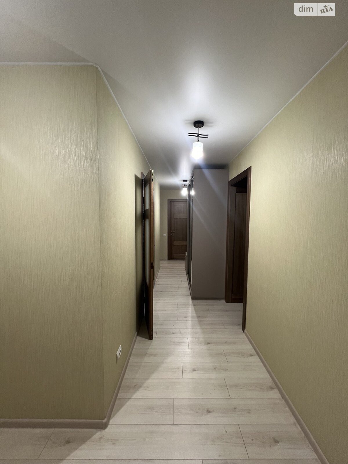 Продаж чотирикімнатної квартири в Кропивницькому, на вул. Степана Бандери, район Центр фото 1