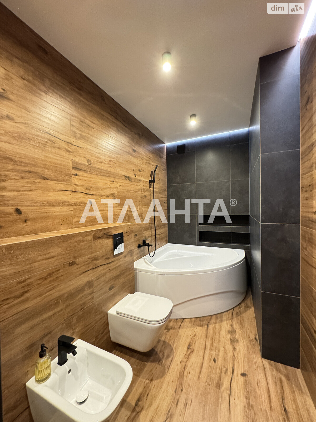 Продажа четырехкомнатной квартиры в Крыжановке, на ул. Академика Сахарова 9, фото 1 Продажа четырехкомнатной квартиры в Крыжановке, на ул. Академика Сахарова 9, фото 1