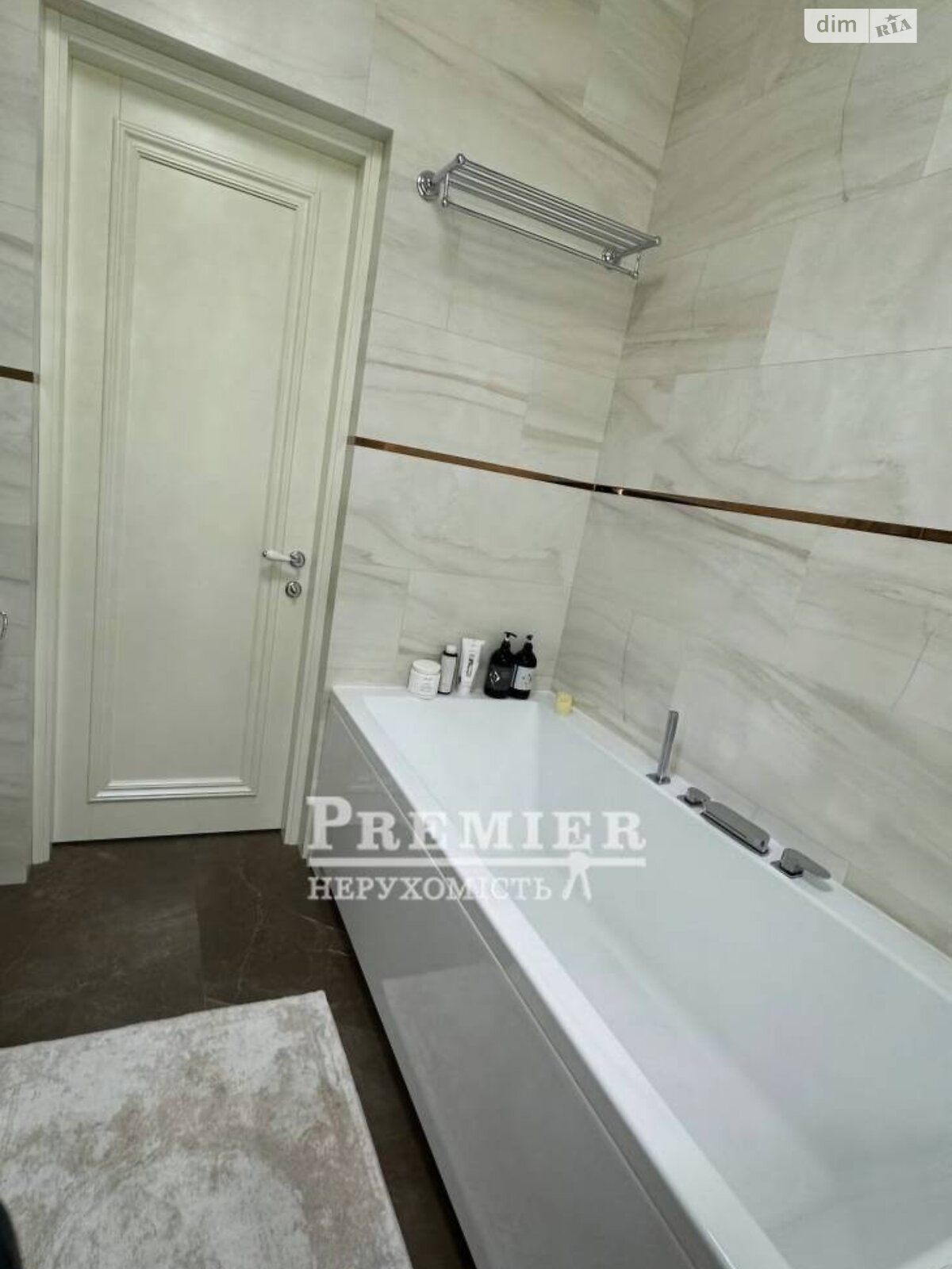 Продажа трехкомнатной квартиры в Крыжановка, на ул. Парижская, фото 1 Продажа трехкомнатной квартиры в Крыжановка, на ул. Парижская, фото 1