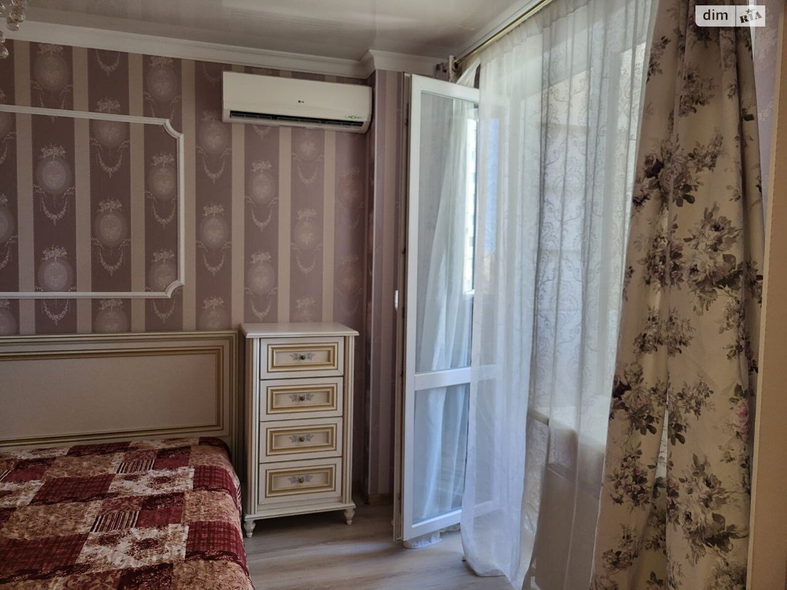 Продажа однокомнатной квартиры в Крыжановка, на ул. Защитников Украины 44, фото 1