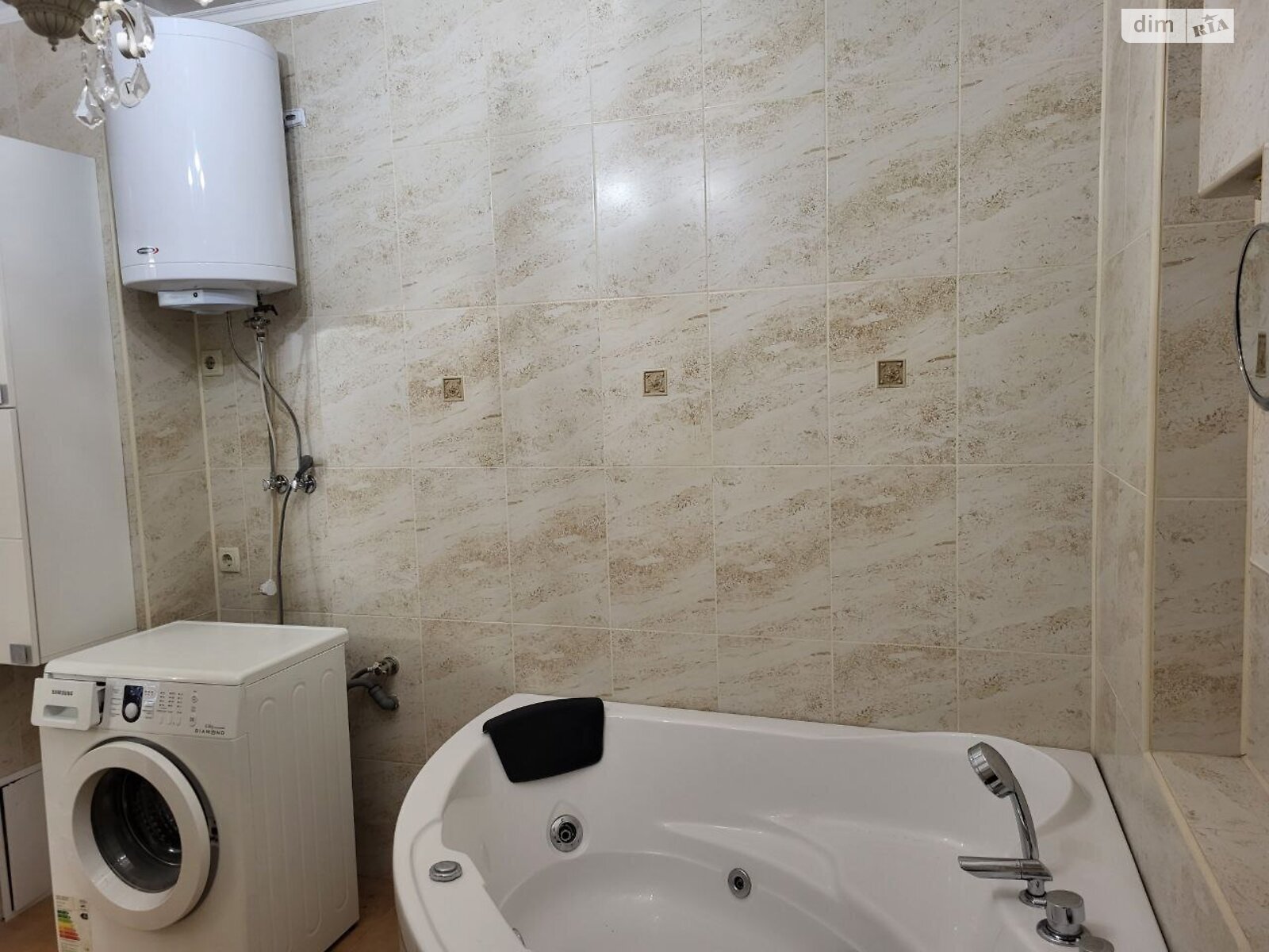 Продажа однокомнатной квартиры в Крыжановка, на ул. Защитников Украины 44, фото 1