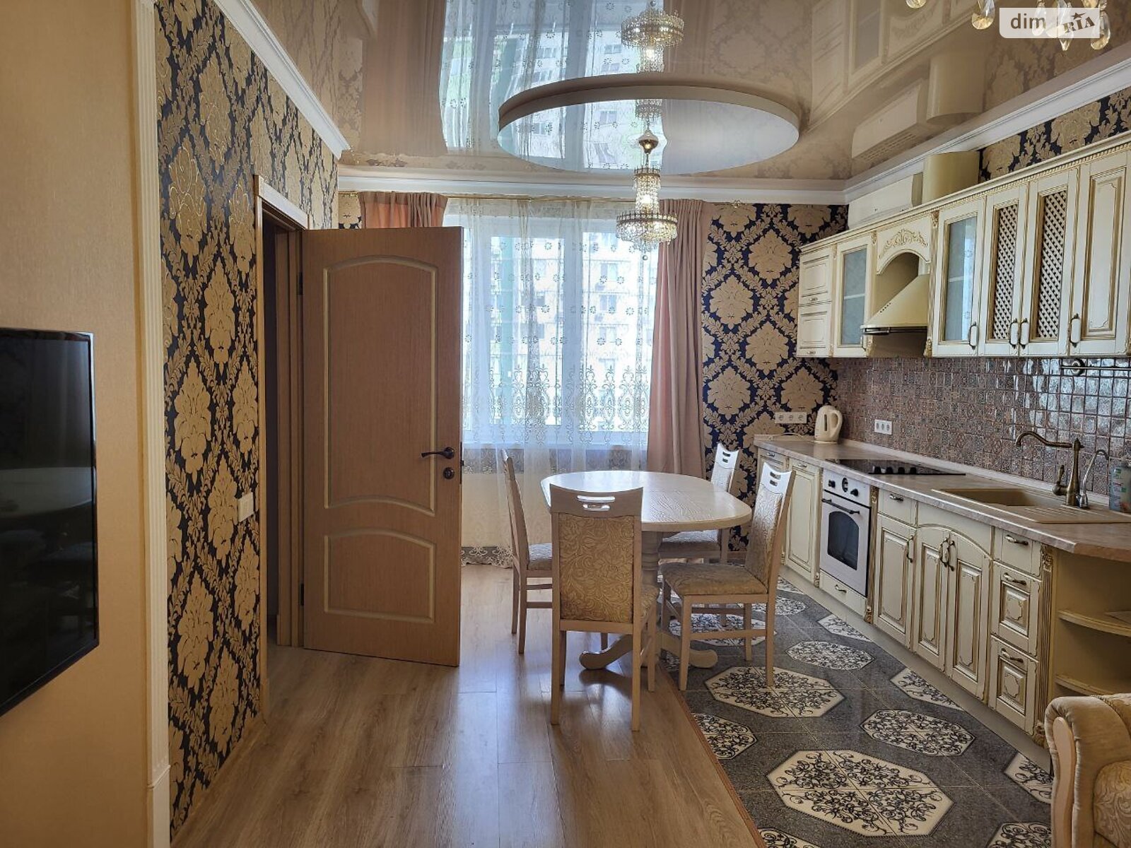Продажа однокомнатной квартиры в Крыжановка, на ул. Защитников Украины 44, фото 1