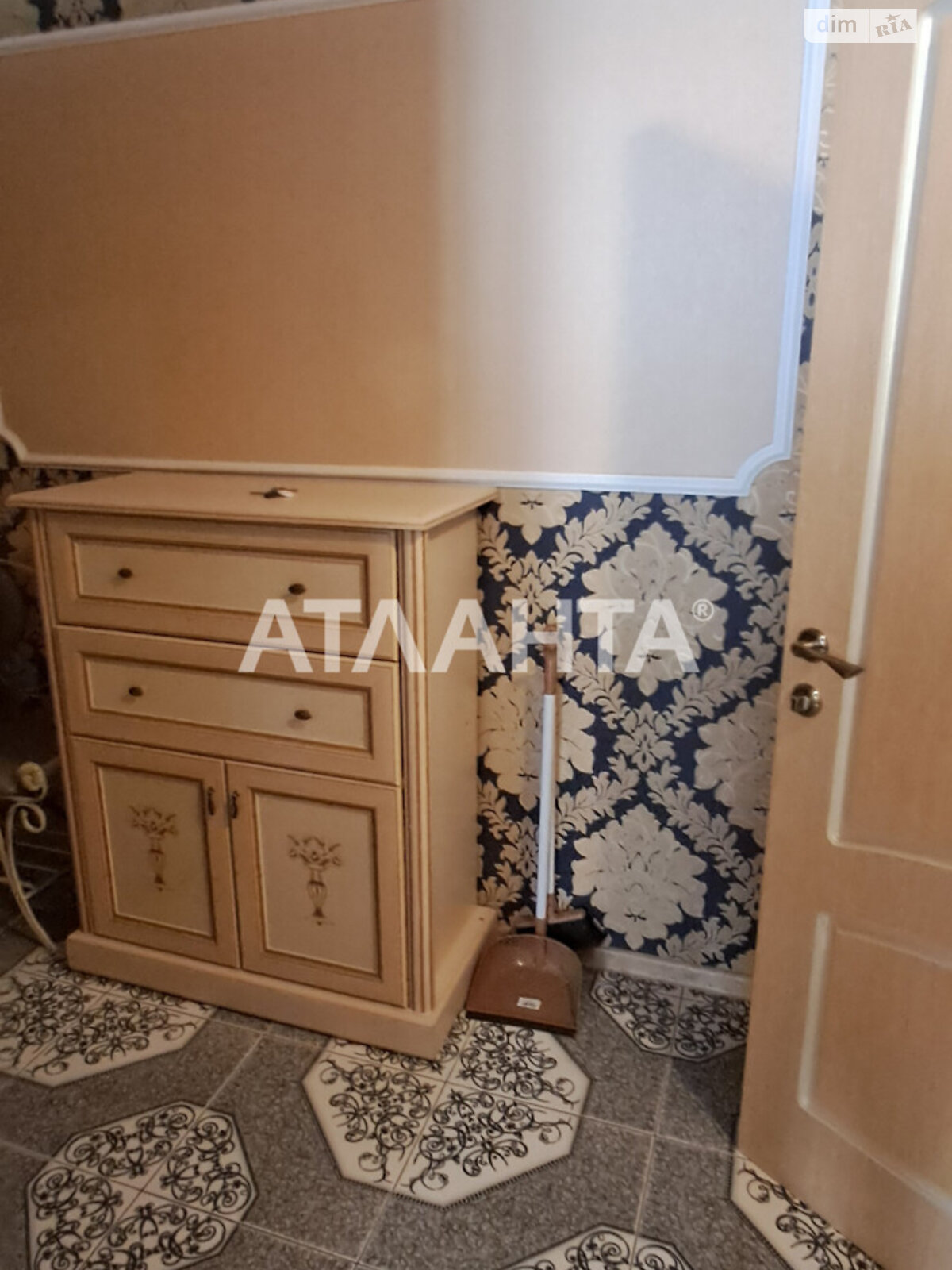 Продажа однокомнатной квартиры в Крыжановка, на ул. Защитников Украины 44, фото 1 Продажа однокомнатной квартиры в Крыжановка, на ул. Защитников Украины 44, фото 1