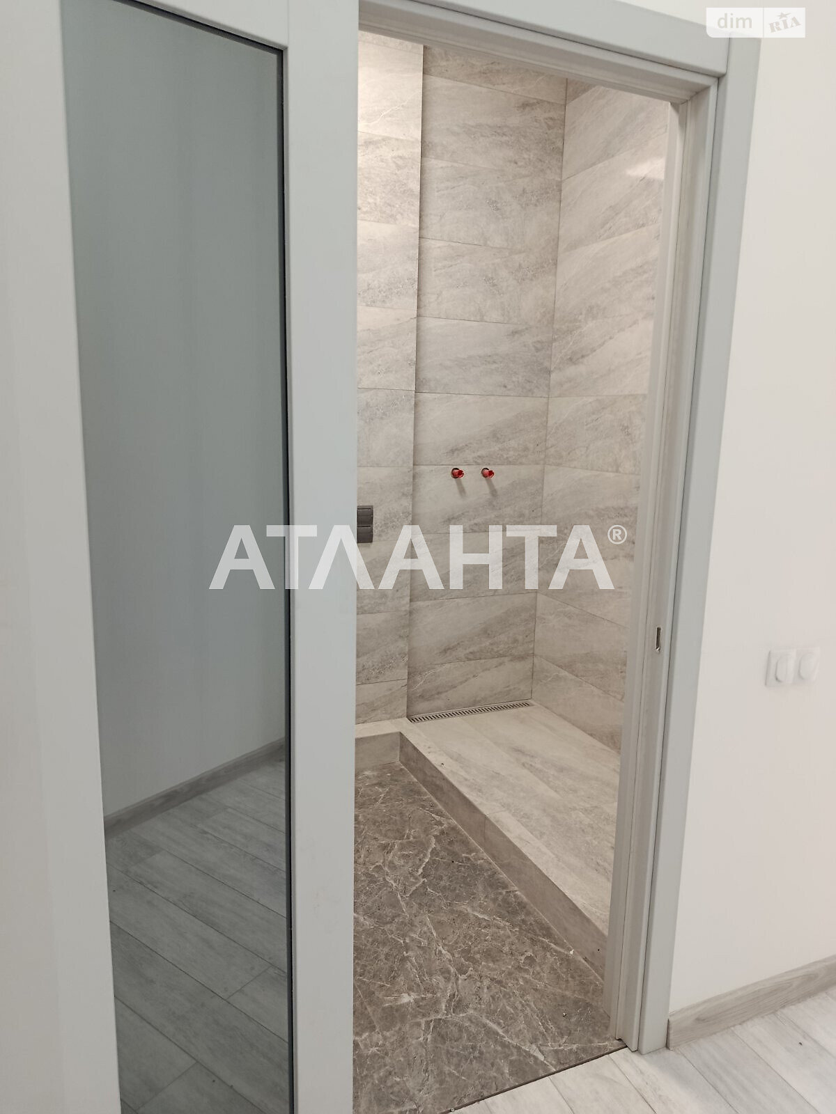 Продажа однокомнатной квартиры в Крыжановка, на ул. Защитников Украины, фото 1