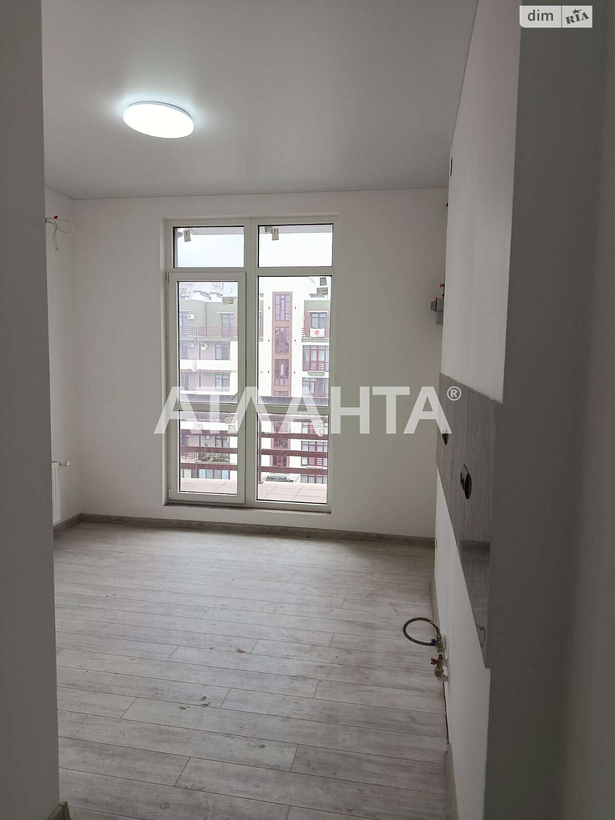 Продажа однокомнатной квартиры в Крыжановка, на ул. Защитников Украины, фото 1