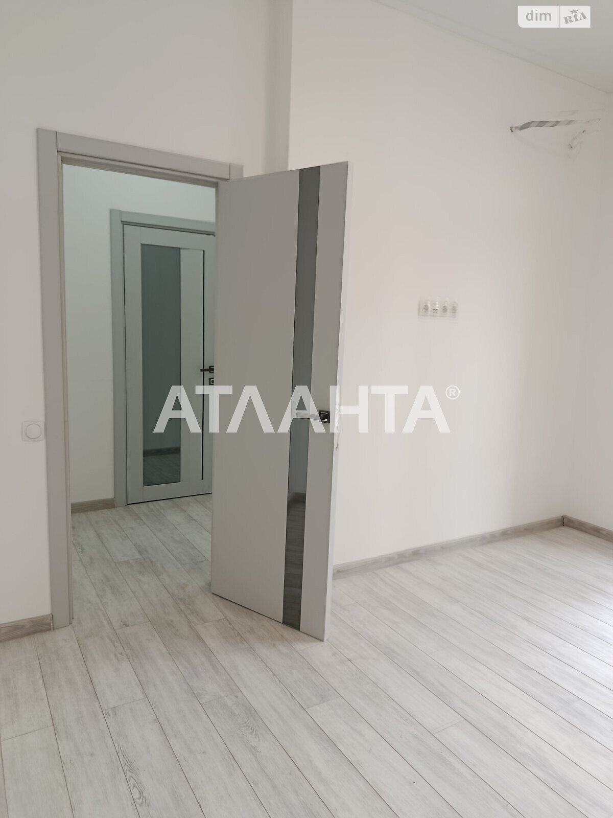 Продажа однокомнатной квартиры в Крыжановка, на ул. Защитников Украины, фото 1