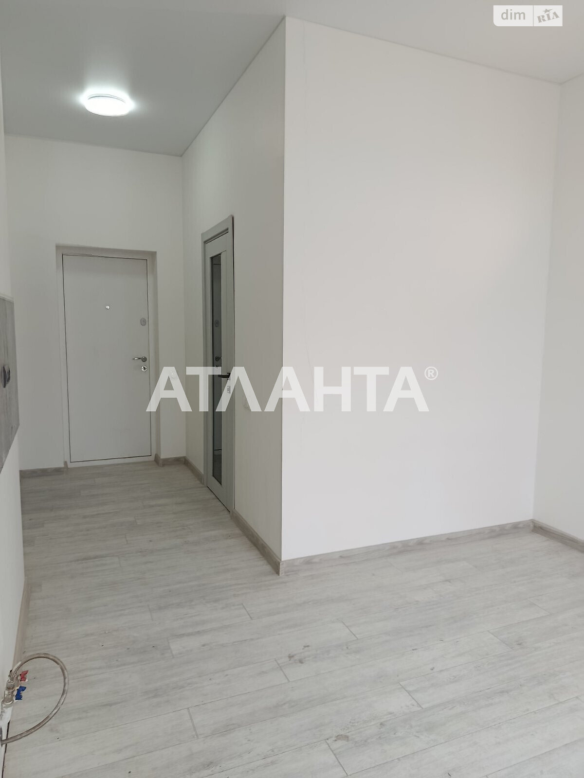 Продажа однокомнатной квартиры в Крыжановка, на ул. Защитников Украины, фото 1