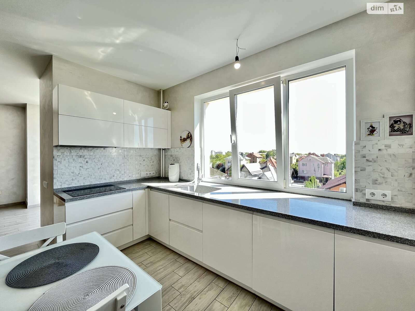 Продажа трехкомнатной квартиры в Крюковщине, на ул. Вишнёвая 17, фото 1 Продажа трехкомнатной квартиры в Крюковщине, на ул. Вишнёвая 17, фото 1