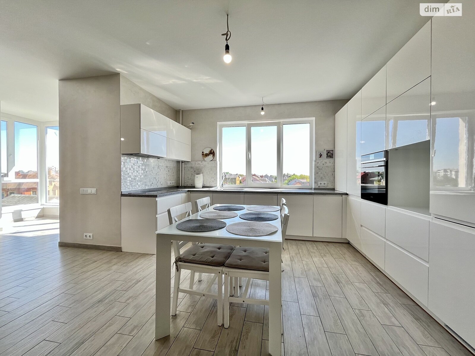 Продажа трехкомнатной квартиры в Крюковщине, на ул. Вишнёвая 17, фото 1 Продажа трехкомнатной квартиры в Крюковщине, на ул. Вишнёвая 17, фото 1