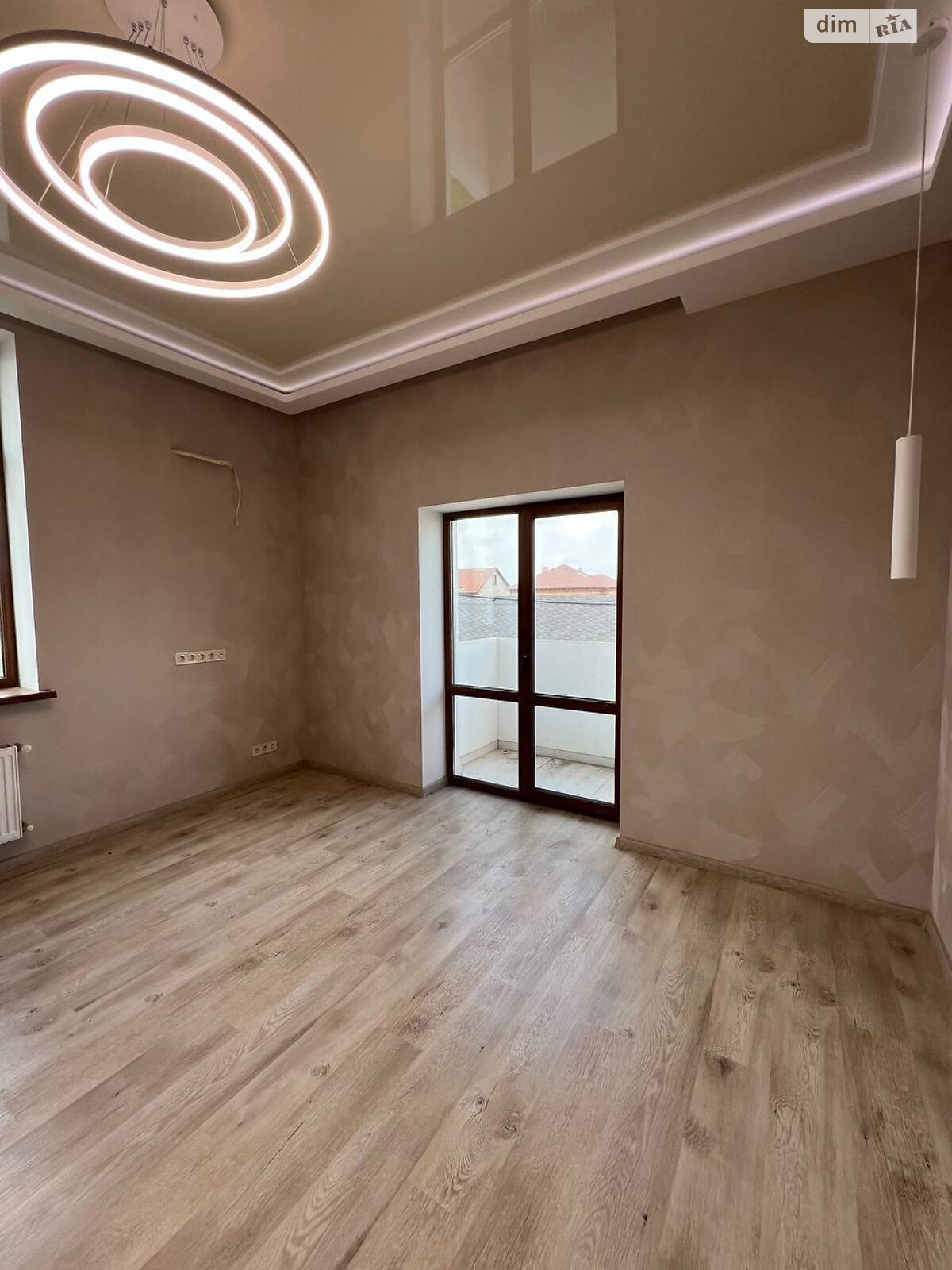 Продажа трехкомнатной квартиры в Лески, на пер. Розовый, фото 1 Продажа трехкомнатной квартиры в Лески, на пер. Розовый, фото 1