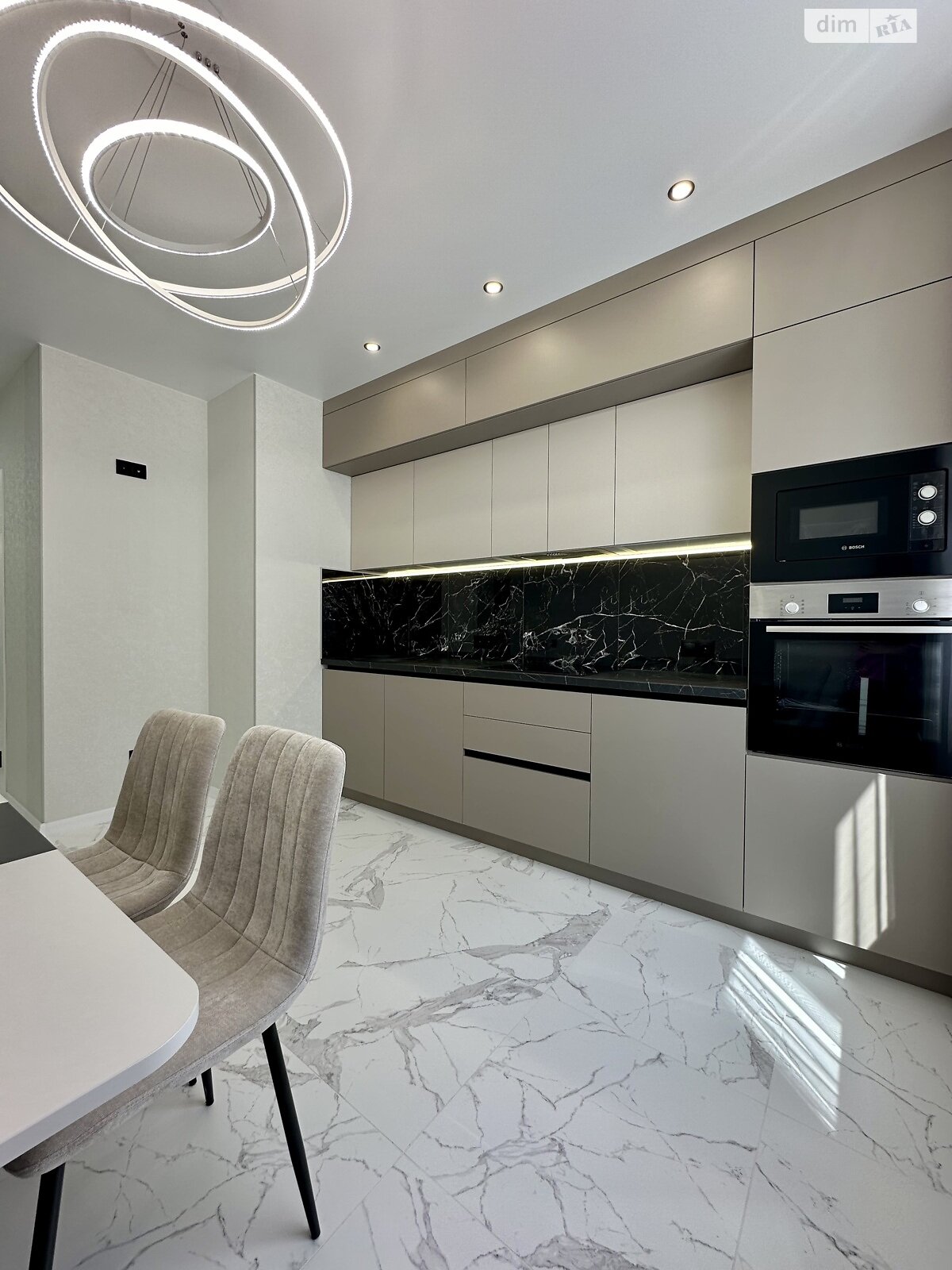 Продаж двокімнатної квартири в Лиманці, на вул. Перлинна 12, кв. 135, фото 1 Продаж двокімнатної квартири в Лиманці, на вул. Перлинна 12, кв. 135, фото 1