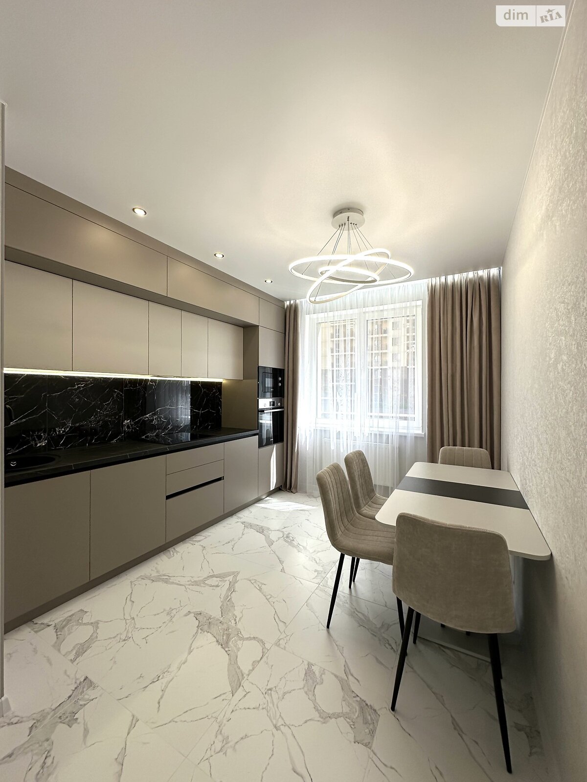 Продаж двокімнатної квартири в Лиманці, на вул. Перлинна 12, кв. 135, фото 1 Продаж двокімнатної квартири в Лиманці, на вул. Перлинна 12, кв. 135, фото 1