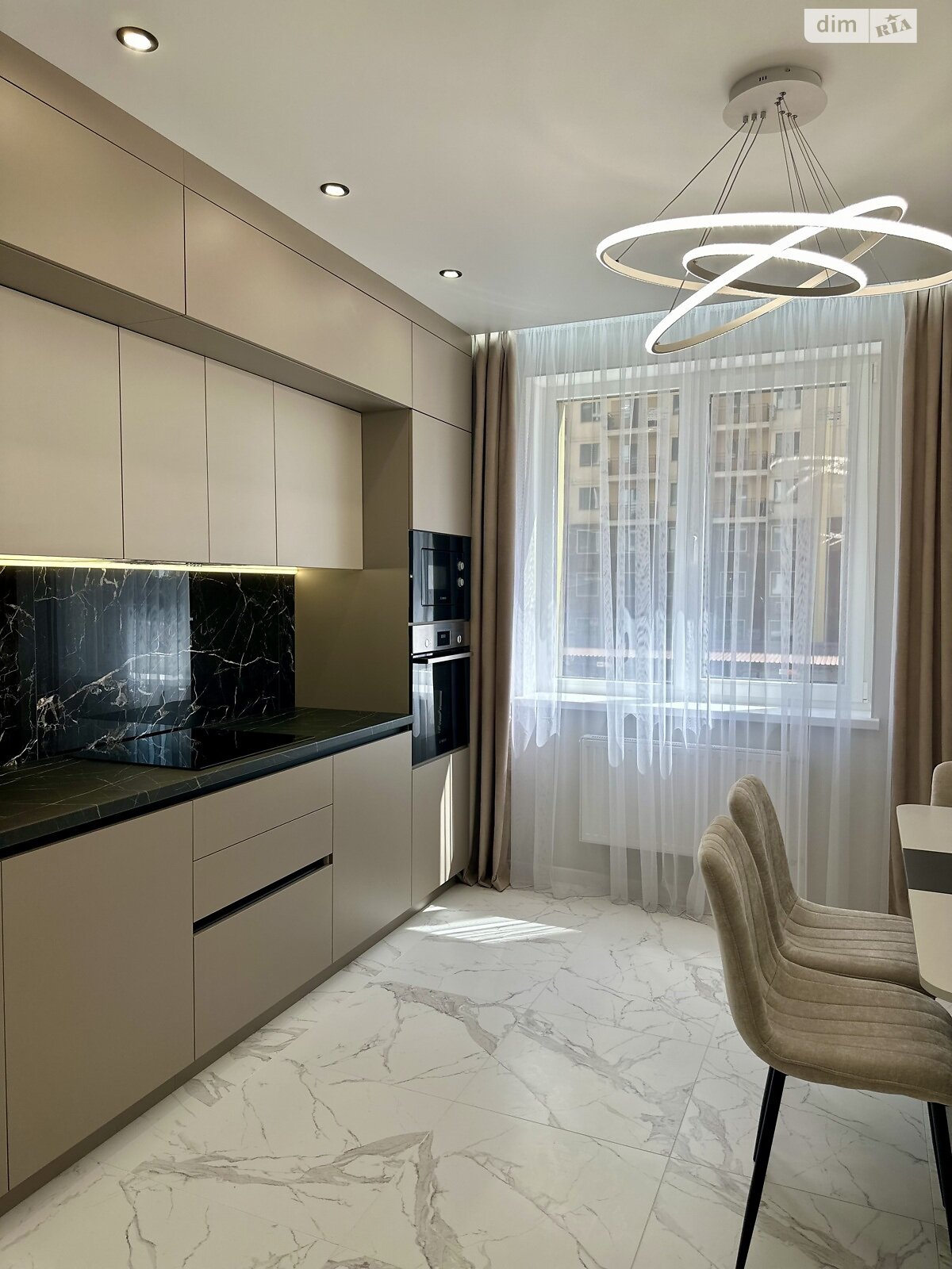Продаж двокімнатної квартири в Лиманці, на вул. Перлинна 12, кв. 135, фото 1 Продаж двокімнатної квартири в Лиманці, на вул. Перлинна 12, кв. 135, фото 1