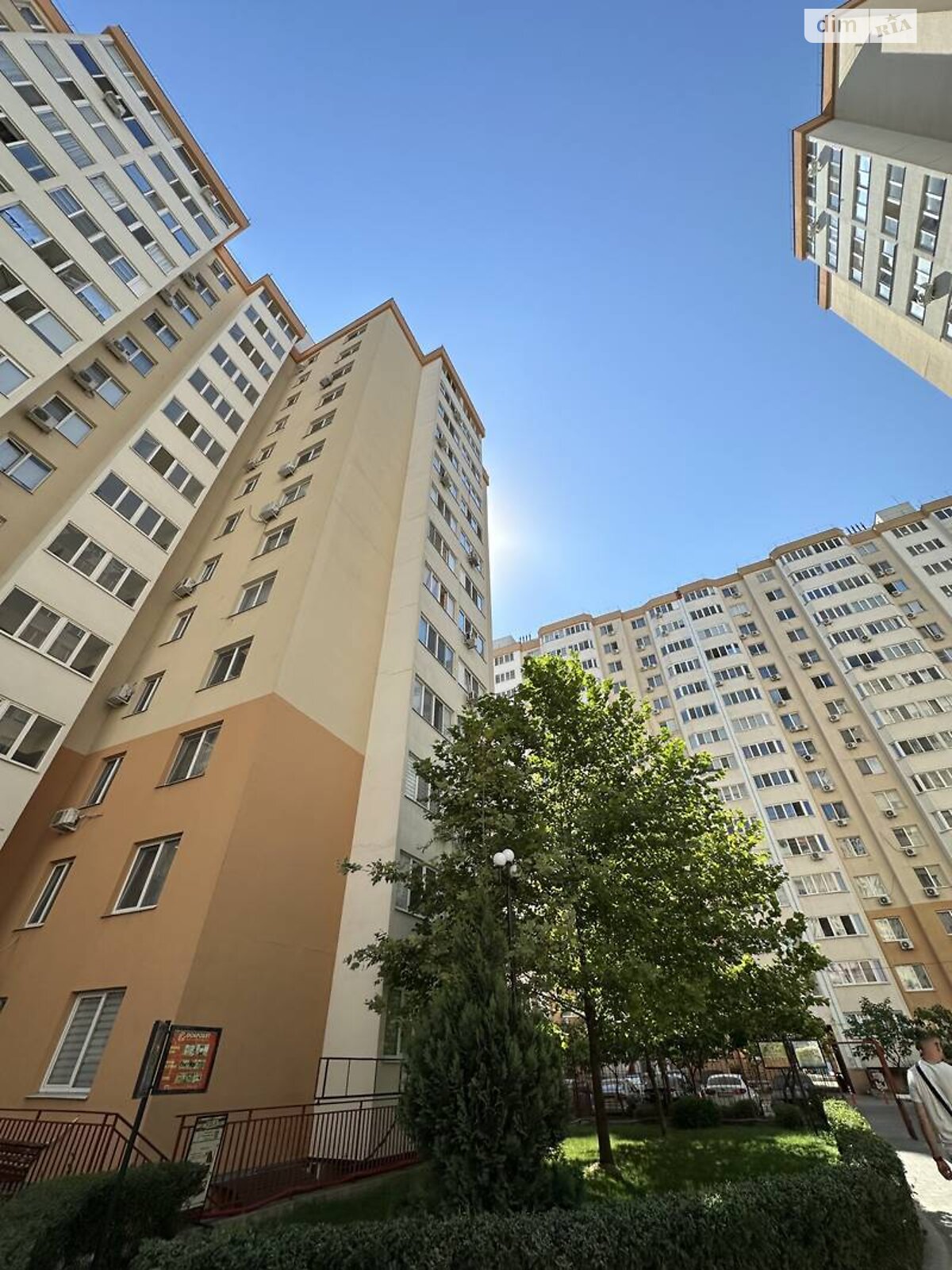 Продажа трехкомнатной квартиры в Лиманке, на мас. Радужный 23, фото 1