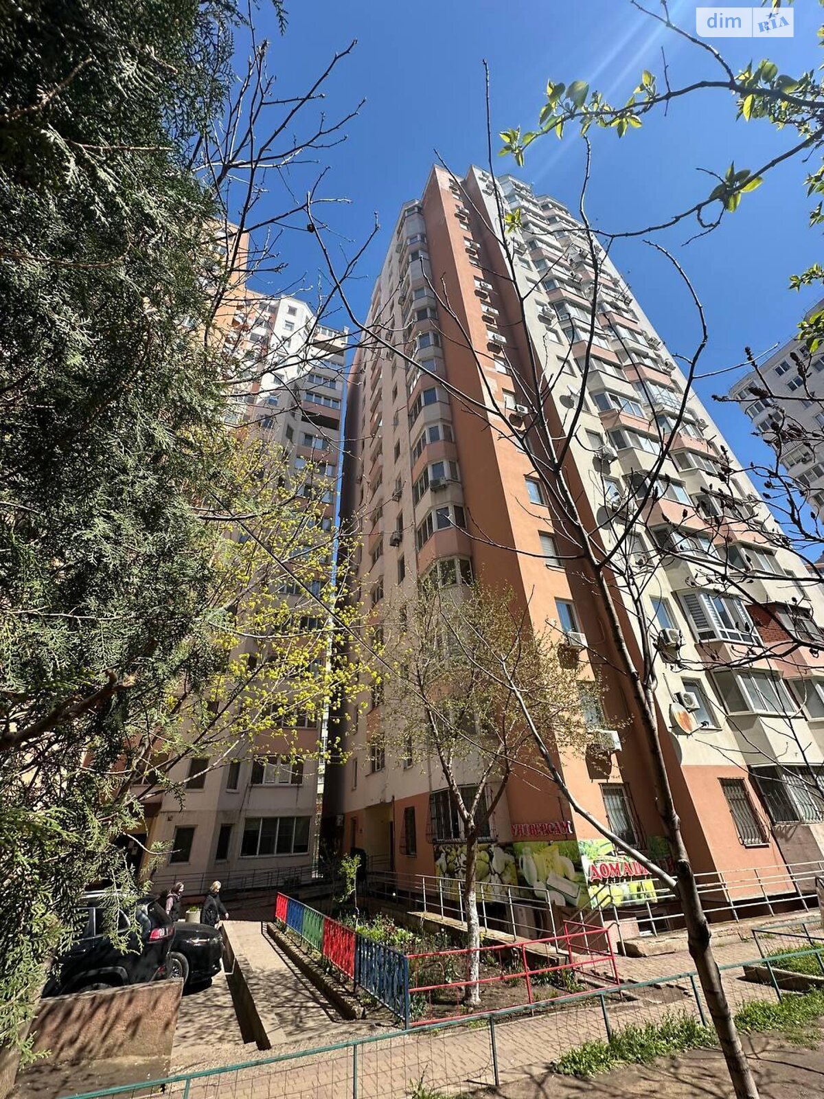 Продажа трехкомнатной квартиры в Лиманке, на мас. Радужный 7В, фото 1 Продажа трехкомнатной квартиры в Лиманке, на мас. Радужный 7В, фото 1