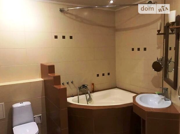 Продажа трехкомнатной квартиры в Луцке, на ул. Кравчука 46 район 33 микрорайон фото 1 Продажа трехкомнатной квартиры в Луцке, на ул. Кравчука 46 район 33 микрорайон фото 1
