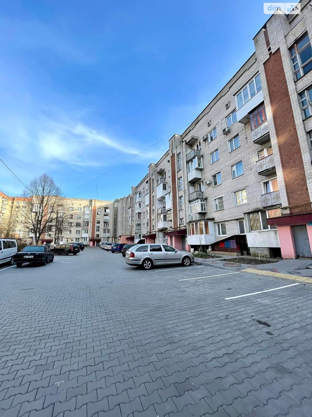 Продажа трехкомнатной квартиры в Луцке, на ул. Кравчука 20, район 33 микрорайон фото 1