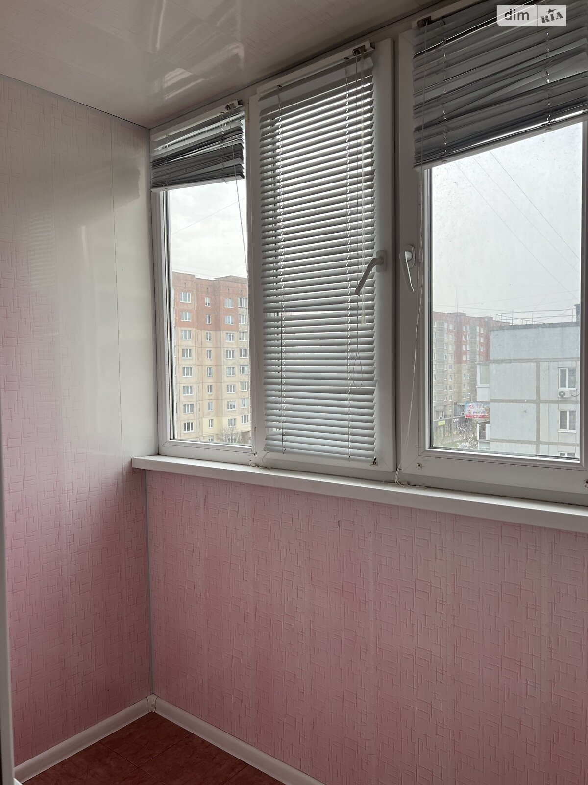 Продажа трехкомнатной квартиры в Луцке, на ул. Кравчука, район 33 микрорайон фото 1