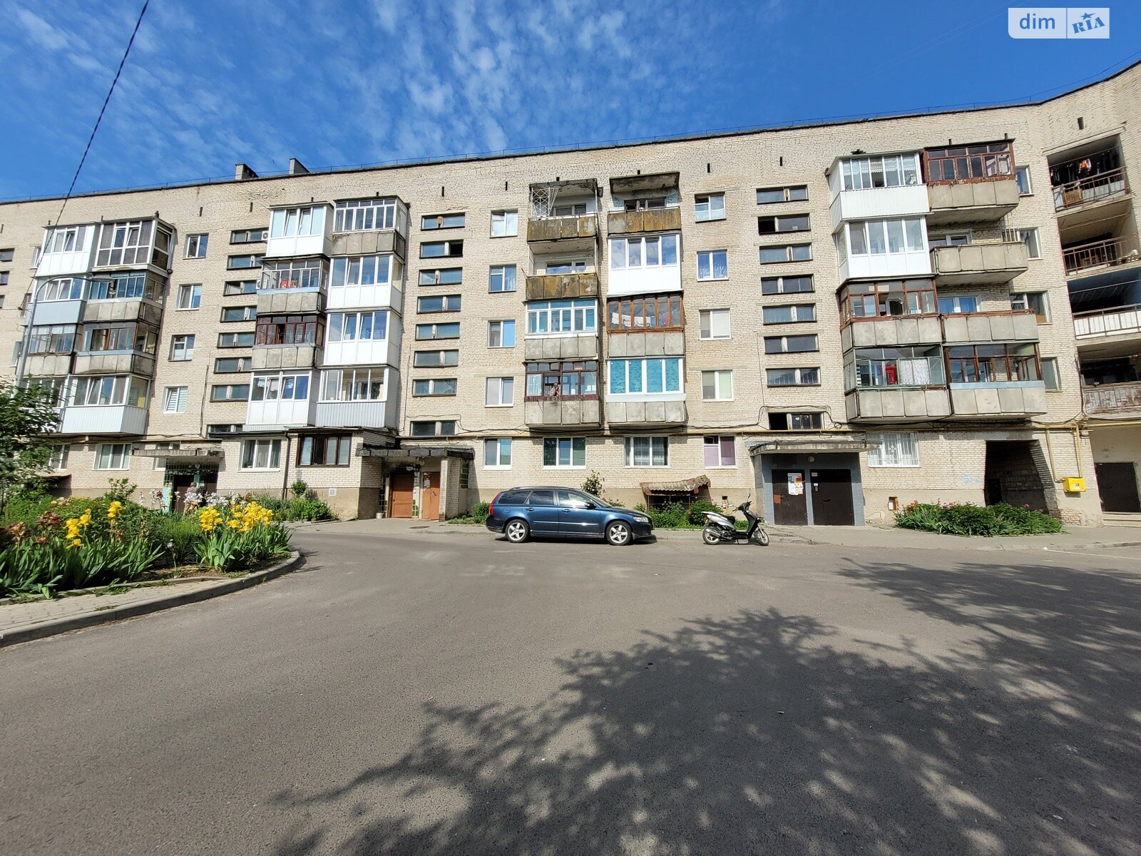 Продажа трехкомнатной квартиры в Луцке, на просп. Соборности, район 33 микрорайон фото 1