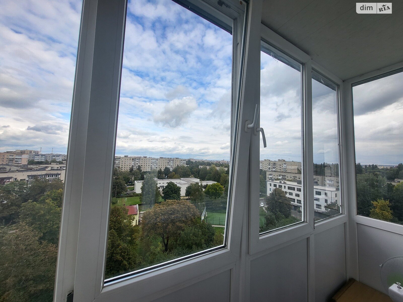 Продаж трикімнатної квартири в Луцьку, на просп. Соборності 37Б, район 33 мікрорайон фото 1 Продаж трикімнатної квартири в Луцьку, на просп. Соборності 37Б, район 33 мікрорайон фото 1