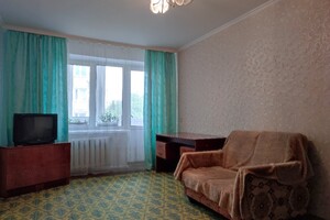 Продаж чотирикімнатної квартири в Луцьку, на просп. Відродження, район 33 мікрорайон фото 2