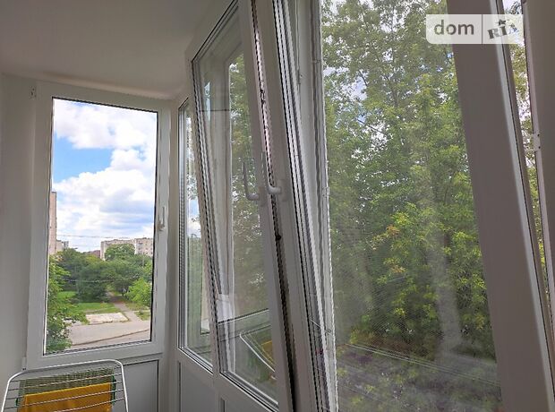 Продаж чотирикімнатної квартири в Луцьку, на просп. Відродження, район 33 мікрорайон фото 1