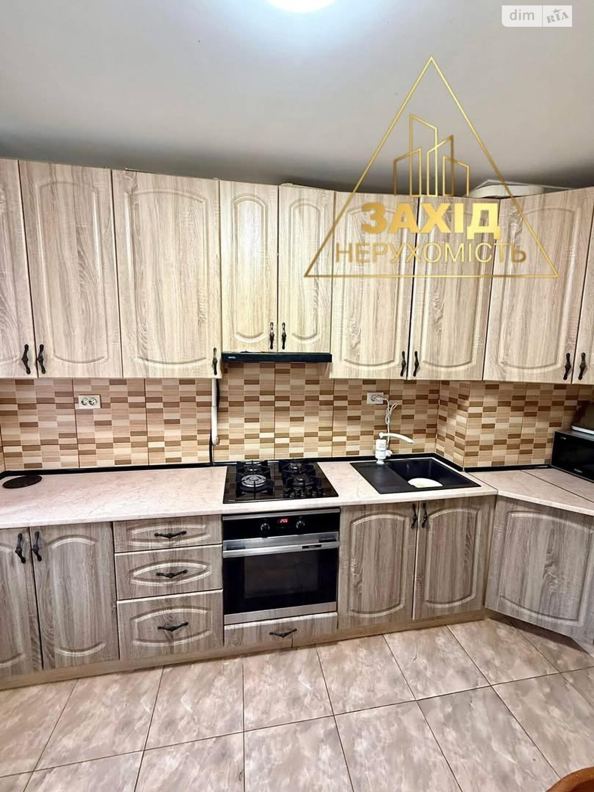 Продажа двухкомнатной квартиры в Луцке, на просп. Возрождение 49, район 33 микрорайон фото 1