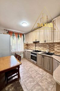 Продажа двухкомнатной квартиры в Луцке, на просп. Возрождение 49, район 33 микрорайон фото 2