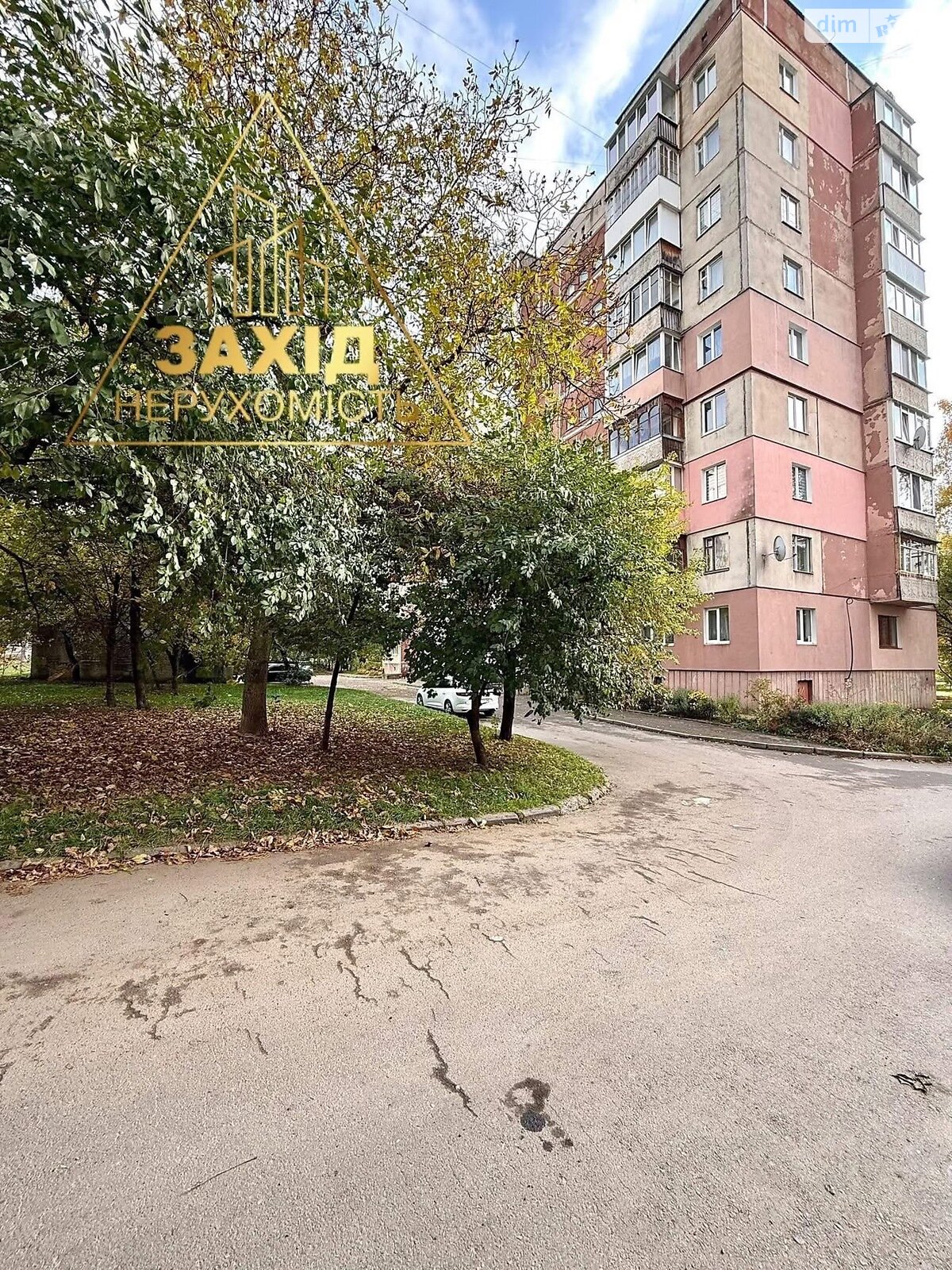 Продажа двухкомнатной квартиры в Луцке, на просп. Возрождение 49, район 33 микрорайон фото 1