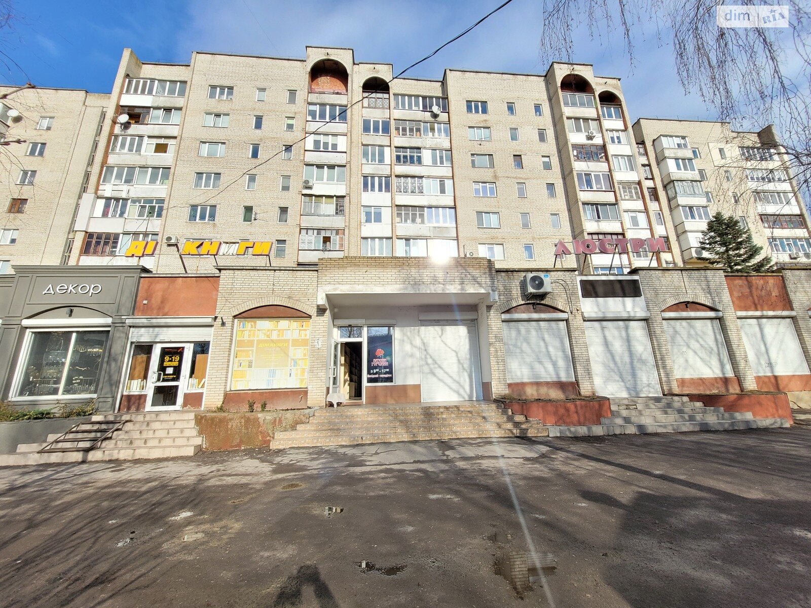Продажа трехкомнатной квартиры в Луцке, на ул. Конякина, район 40 микрорайон фото 1