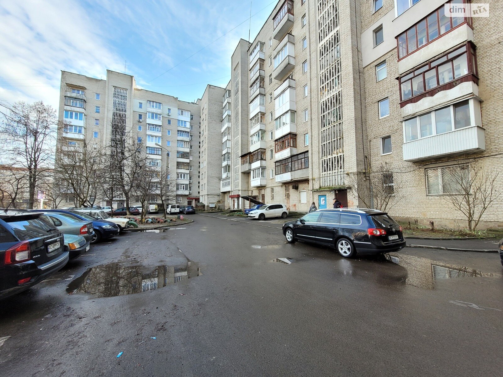 Продажа трехкомнатной квартиры в Луцке, на ул. Конякина, район 40 микрорайон фото 1