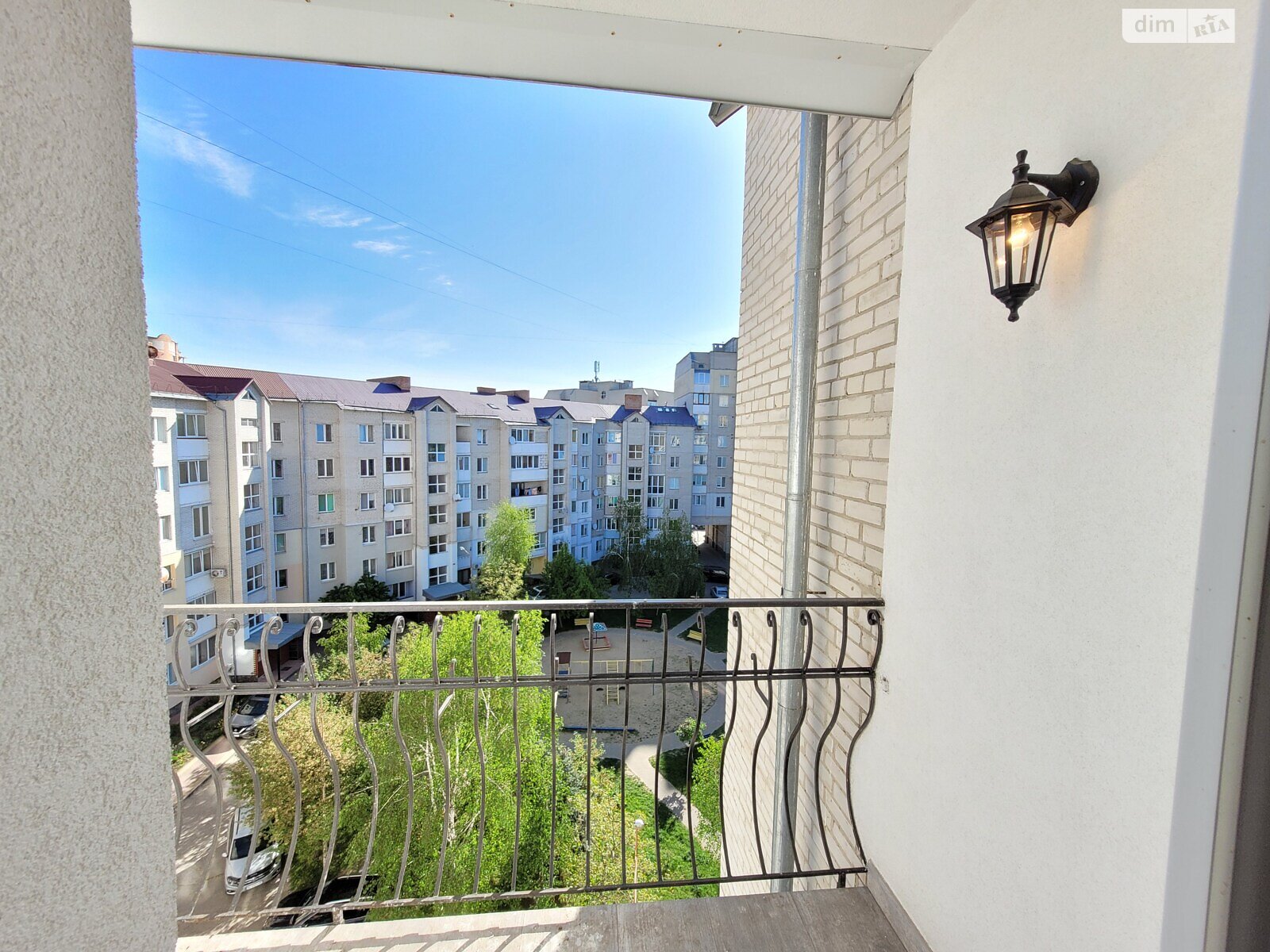 Продажа двухкомнатной квартиры в Луцке, на ул. Кравчука 46, район 40 микрорайон фото 1 Продажа двухкомнатной квартиры в Луцке, на ул. Кравчука 46, район 40 микрорайон фото 1