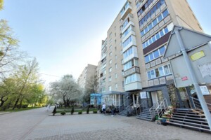 Продажа трехкомнатной квартиры в Луцке, на просп. Соборности, район 40 микрорайон фото 2